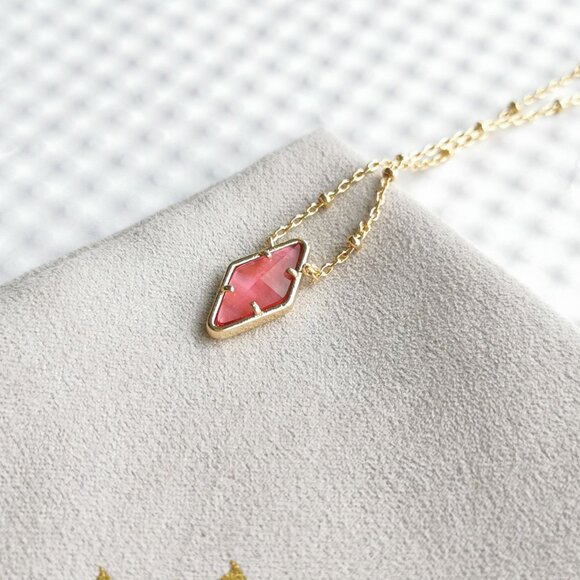 Kendra Scott Gold Raspberry Kinsley Short Necklace NEW - Picture 3 of 4